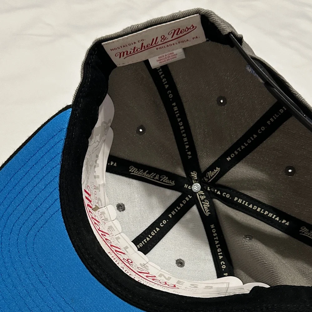 Mitchell & Ness Brooklyn New York Gray and Black Snapback Cap Basketball